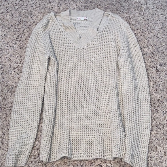 sweater - Picture 1 of 4